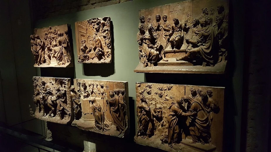 Crips and Archaeological Area in Duomo di Milano